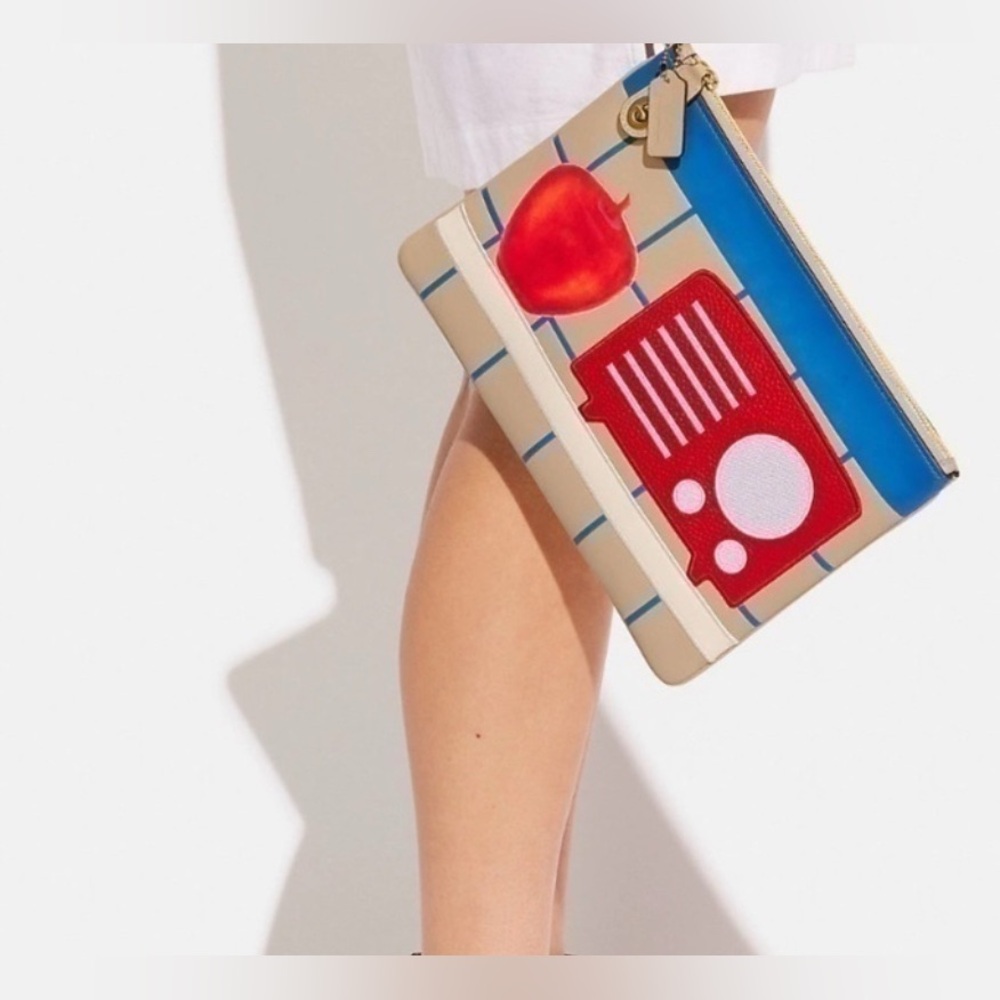 COACH X TOM WESSELMANN LARGE APPLE SPEAKER IPAD CLUTCH - Picture 7 of 13
